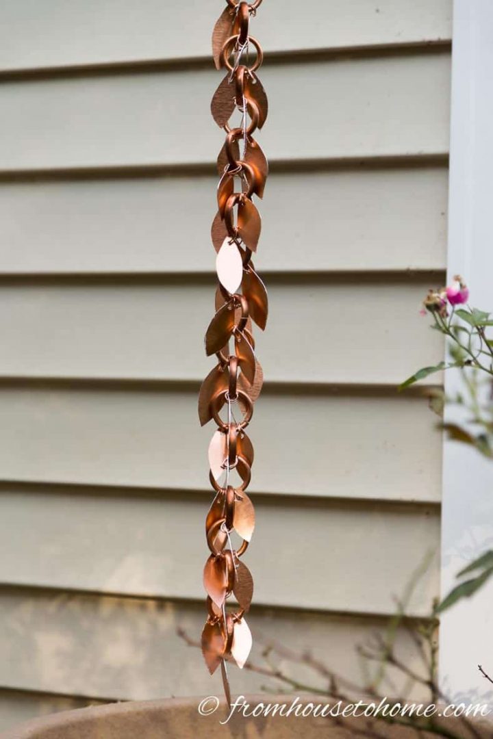 The rain chain with leaves