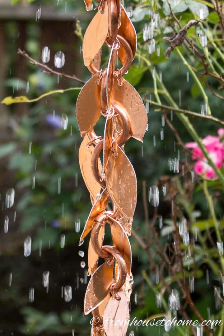 Rain chain with leaves