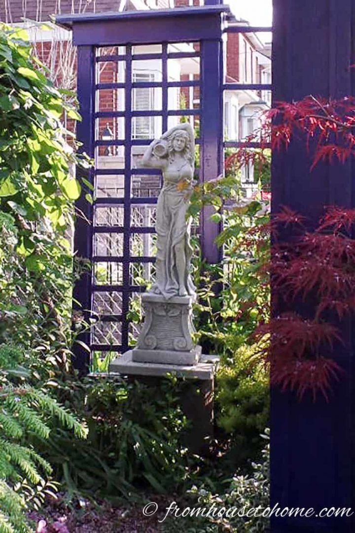 Garden art statue