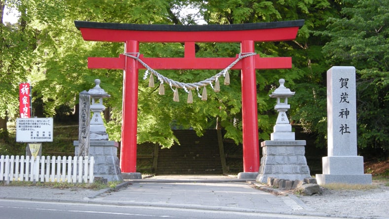 Red entrance gate to a Japanese zen garden