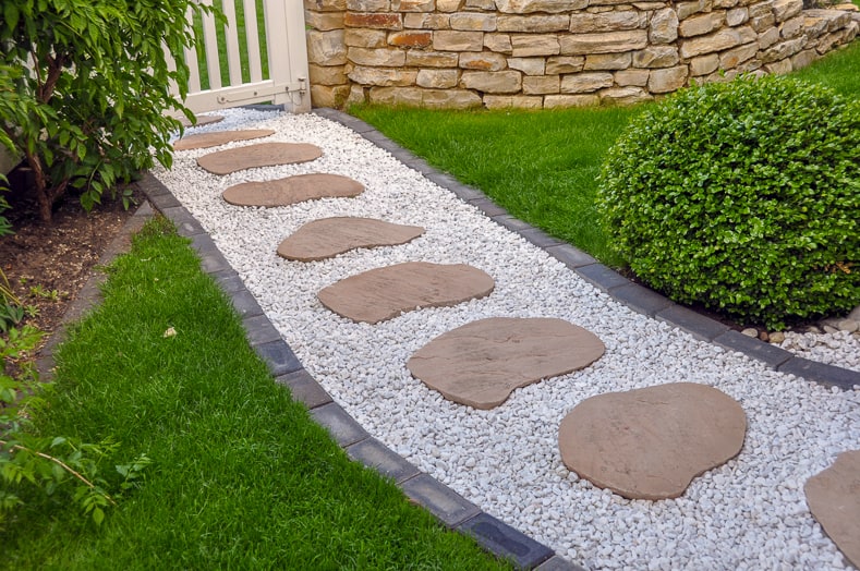 Gravel garden path with stepping stones